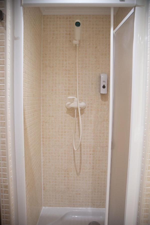 Elizabeth Towers Apartment Almansa Bagian luar foto