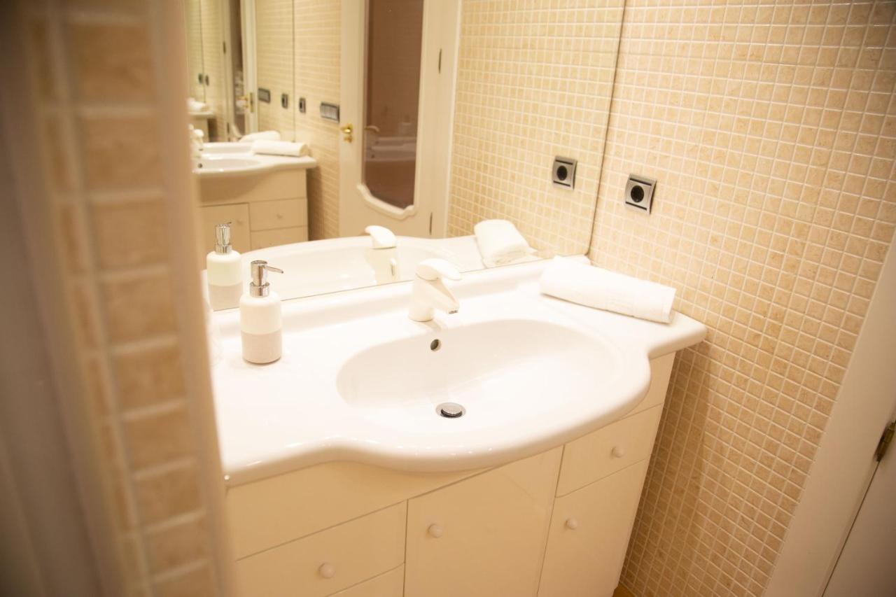 Elizabeth Towers Apartment Almansa Bagian luar foto