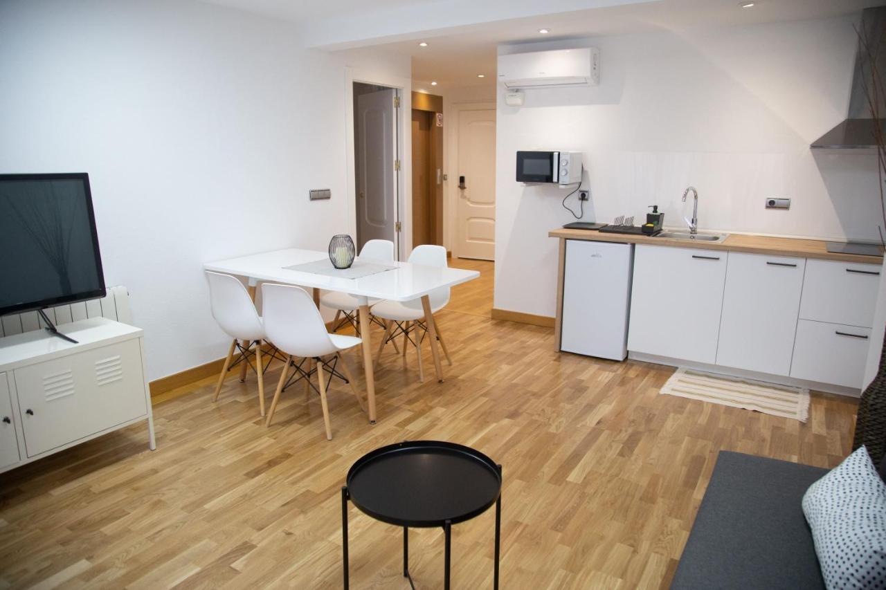 Elizabeth Towers Apartment Almansa Bagian luar foto