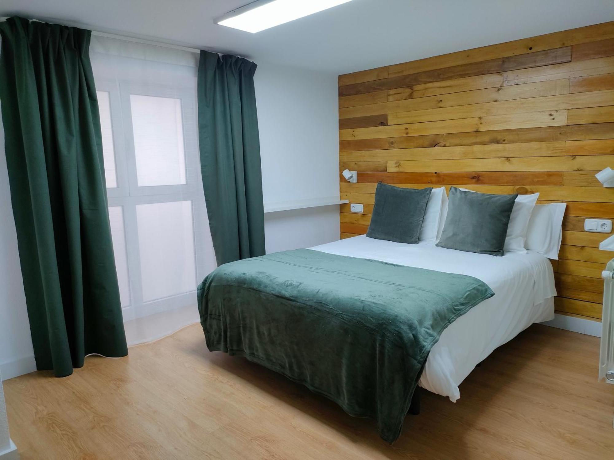 Elizabeth Towers Apartment Almansa Bagian luar foto