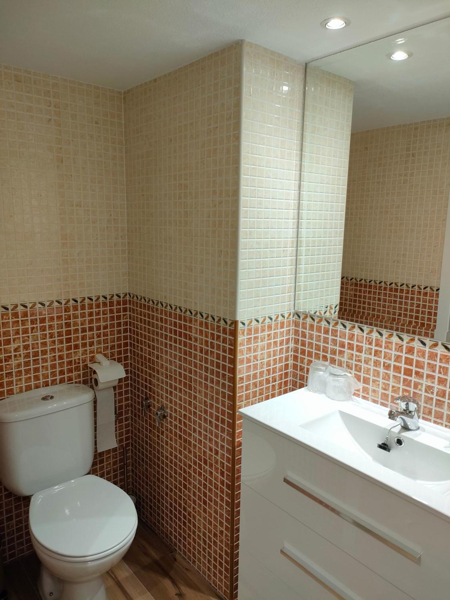 Elizabeth Towers Apartment Almansa Bagian luar foto